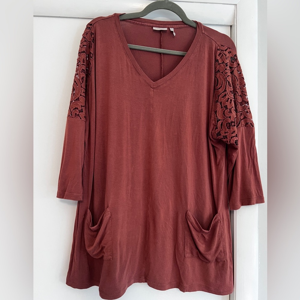 LOGO by Lori Goldstein 3/4 Sleeve Knit Top with Lace Shoulder Detail Pockets M